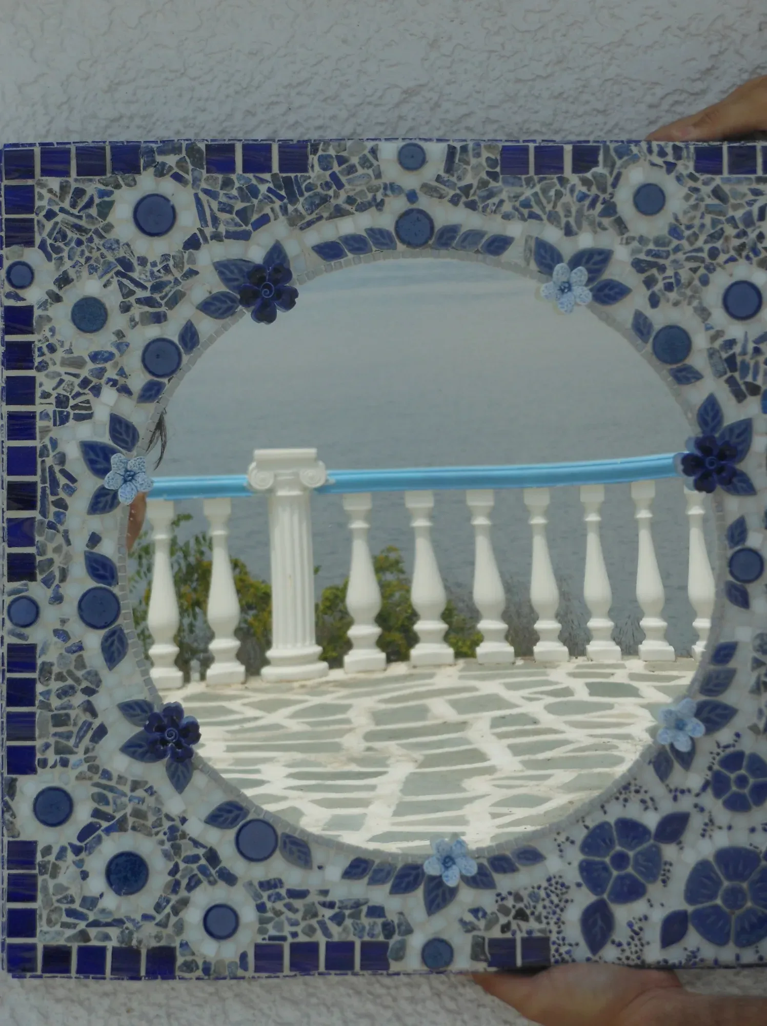 Anthemion held upright, the terrace reflected in the mirror