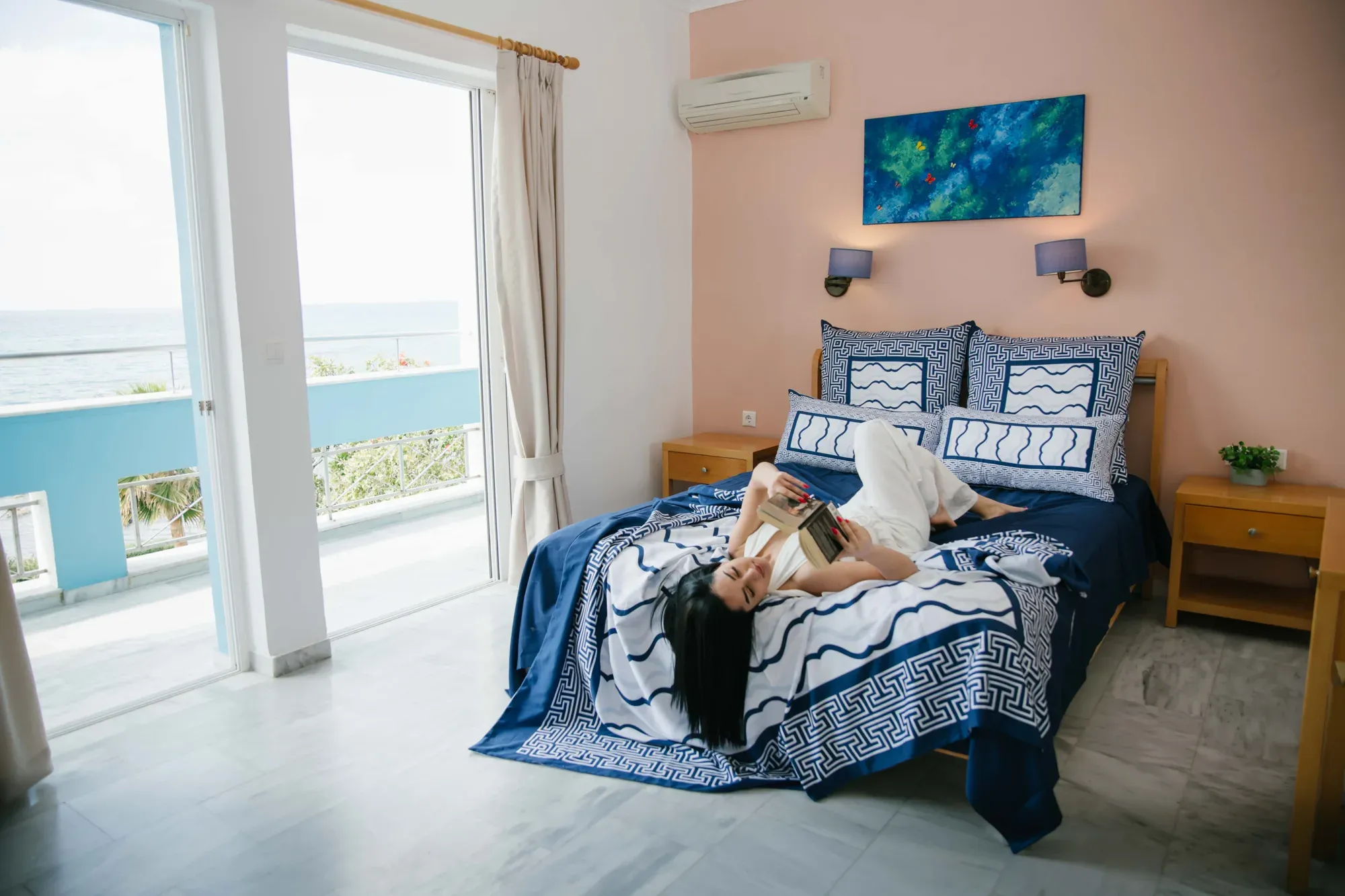 A couple laughing under a Cycladic Serenity duvet